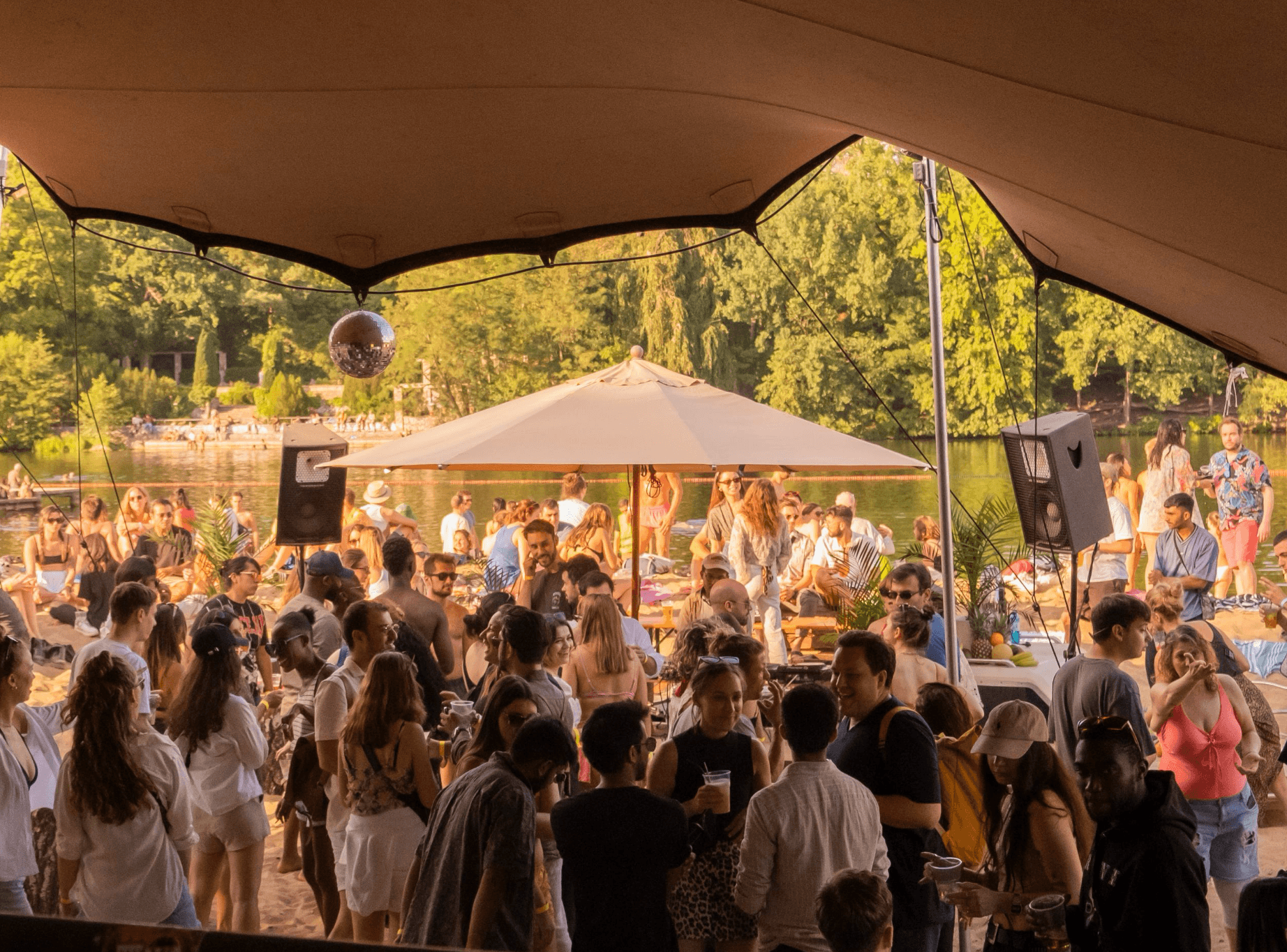 The SUNDAZE field beside Plötzensee lake in Berlin